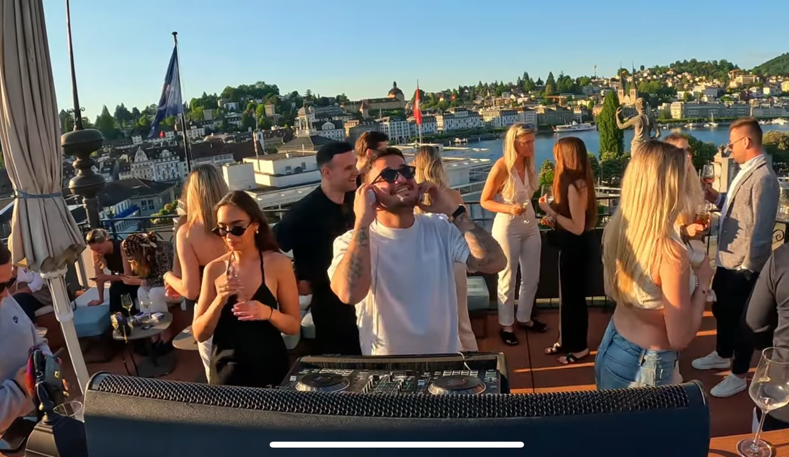 DJ KEGGY bei einem exklusiven Event